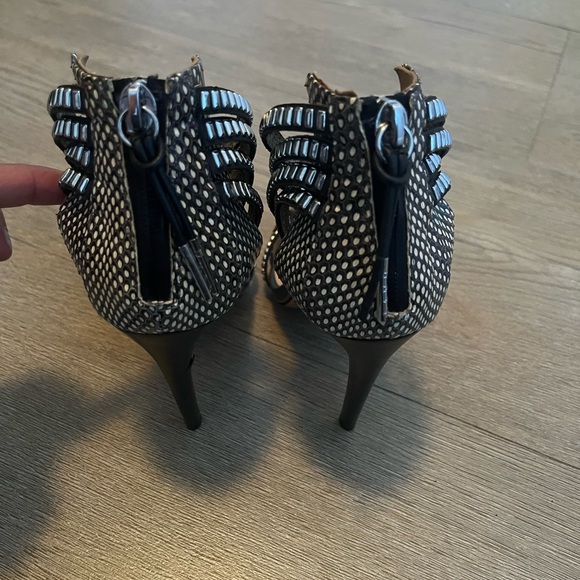 L.A.M.B snakeskin black, white and dark grey print stillettos. 4.5 inch heel. - Picture 7 of 11
